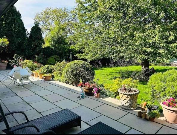 Serene Spacious Room Staines-upon-Thames Екстер'єр фото