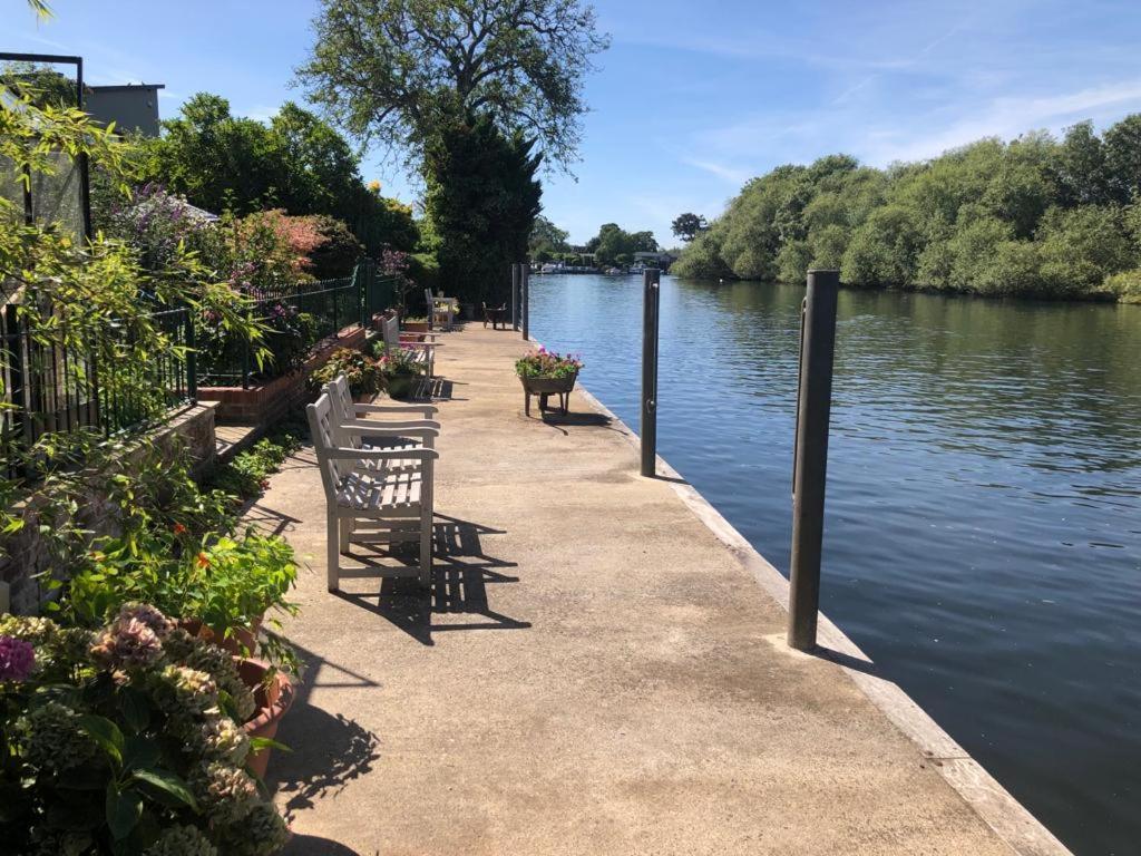 Serene Spacious Room Staines-upon-Thames Екстер'єр фото